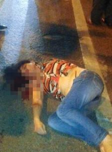 资讯《热点-女子过马路<em>玩手机被撞</em>飞》 介绍 -